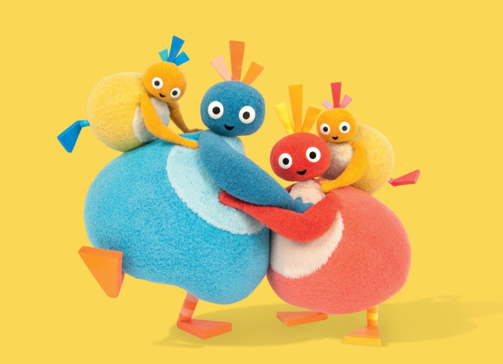 picture of the twirlywoos all having a cuddle
